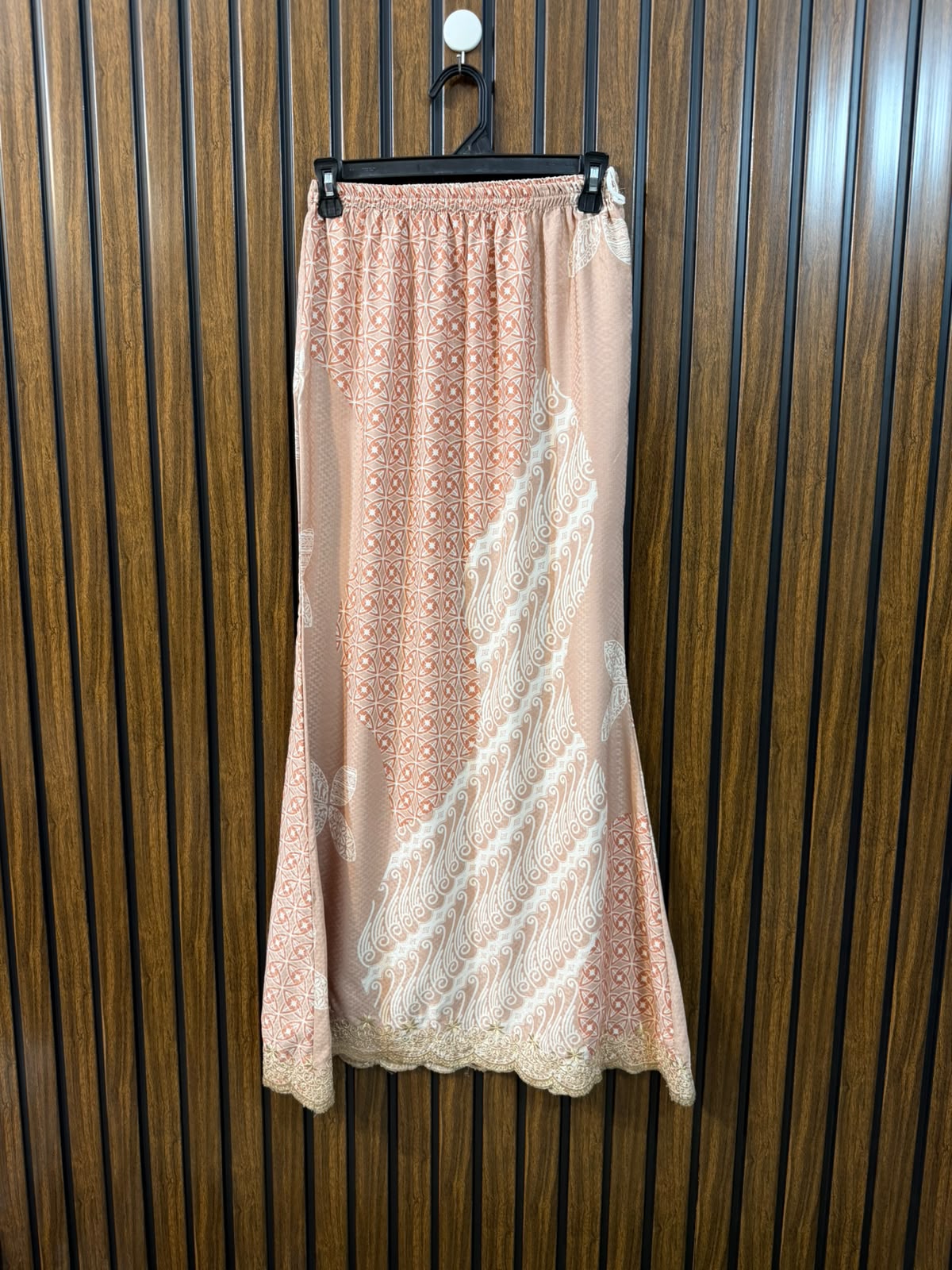 Waist 28  Length 38  Fabric Silk Ladies Skirt Collection