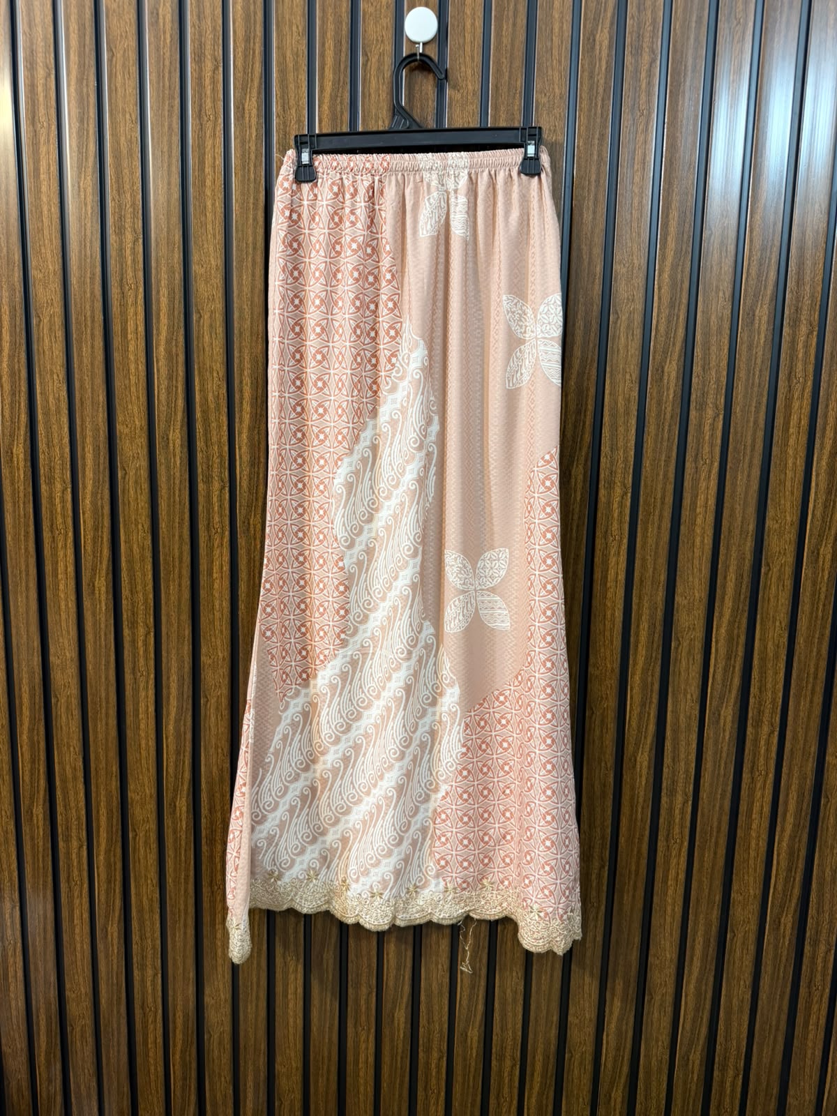 Waist 28  Length 38  Fabric Silk Ladies Skirt Collection