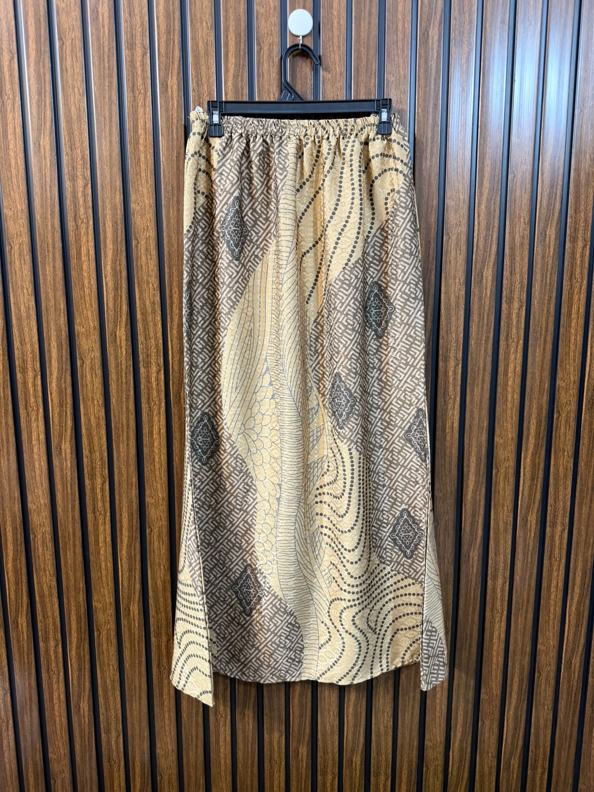 Waist 32  Length 38  Fabric Silk Women's Fashion Skirt