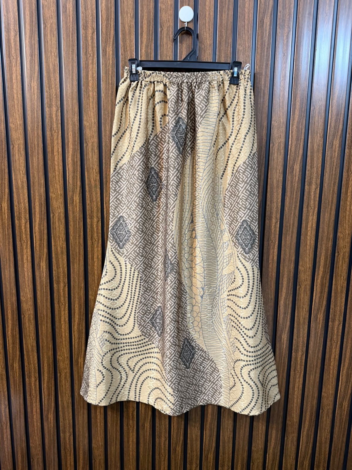 Waist 32  Length 38  Fabric Silk Women's Fashion Skirt