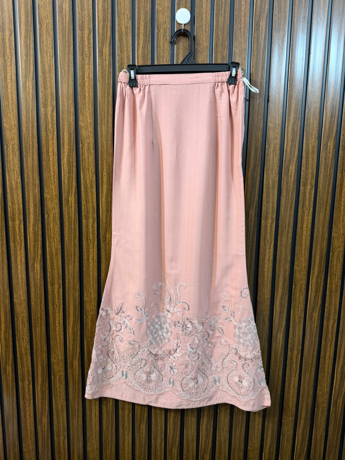 Waist 28  Length 37  Fabric Silk Branded Women's Fashion Skirt