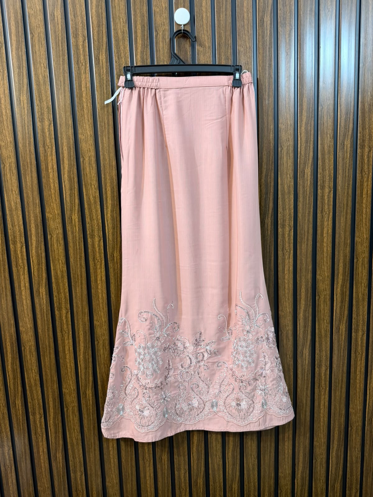 Waist 28  Length 37  Fabric Silk Branded Women's Fashion Skirt
