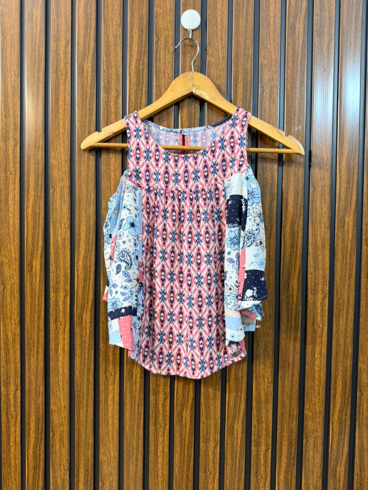 Chest 16  Length 18  Fabric Linen Western Women's Modern Top