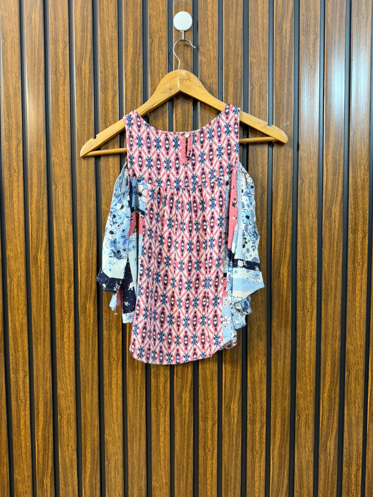 Chest 16  Length 18  Fabric Linen Western Women's Modern Top