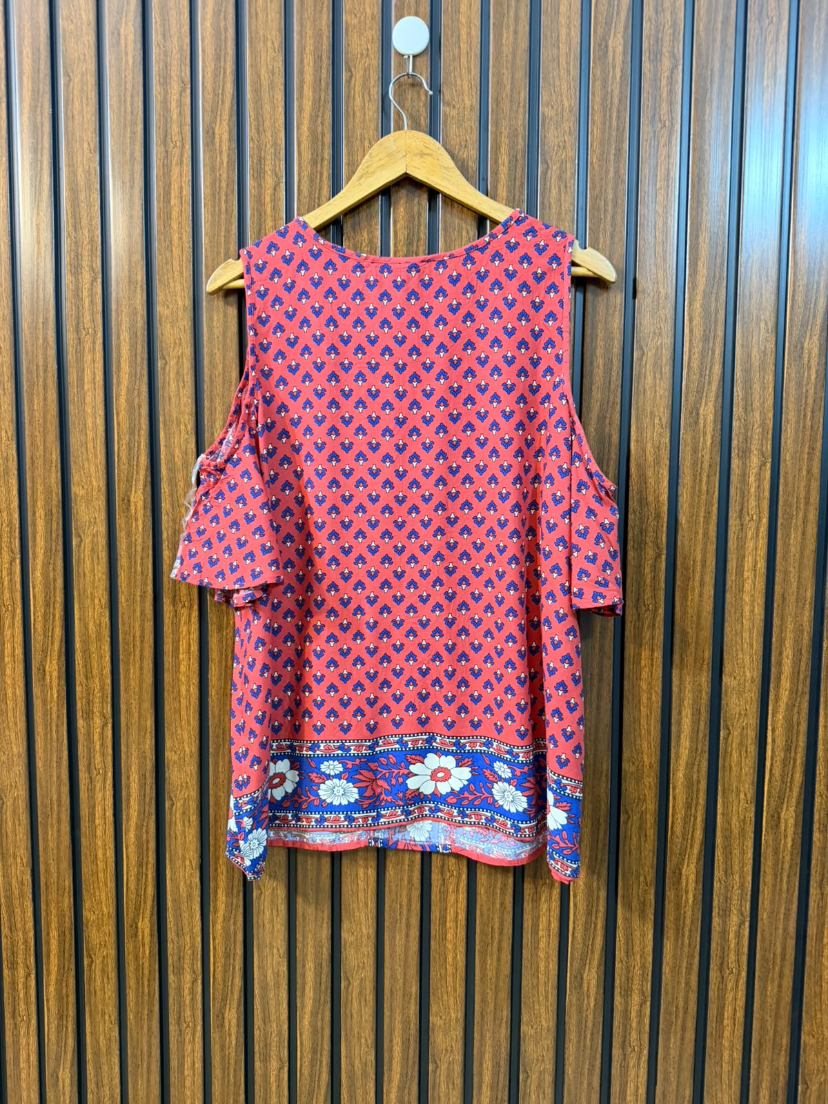 Chest 21  Length 26  Fabric Linen Branded Women's Weekend Top