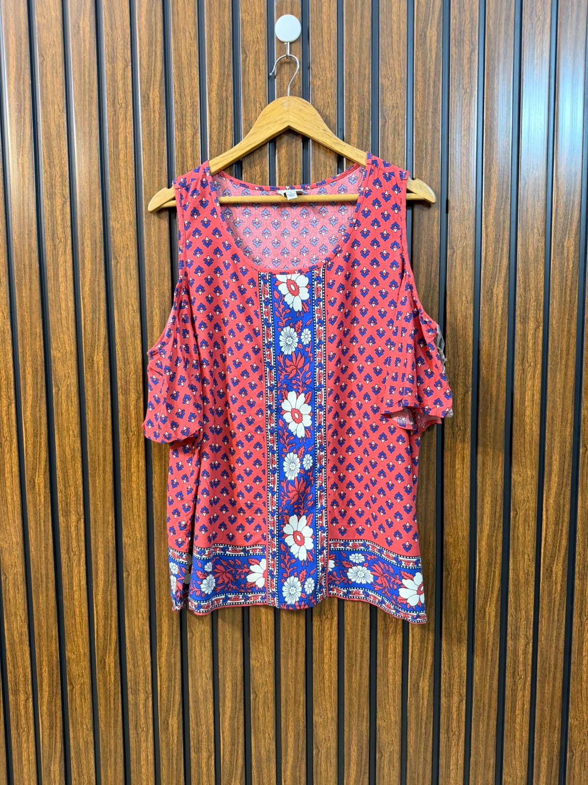 Chest 21  Length 26  Fabric Linen Branded Women's Weekend Top