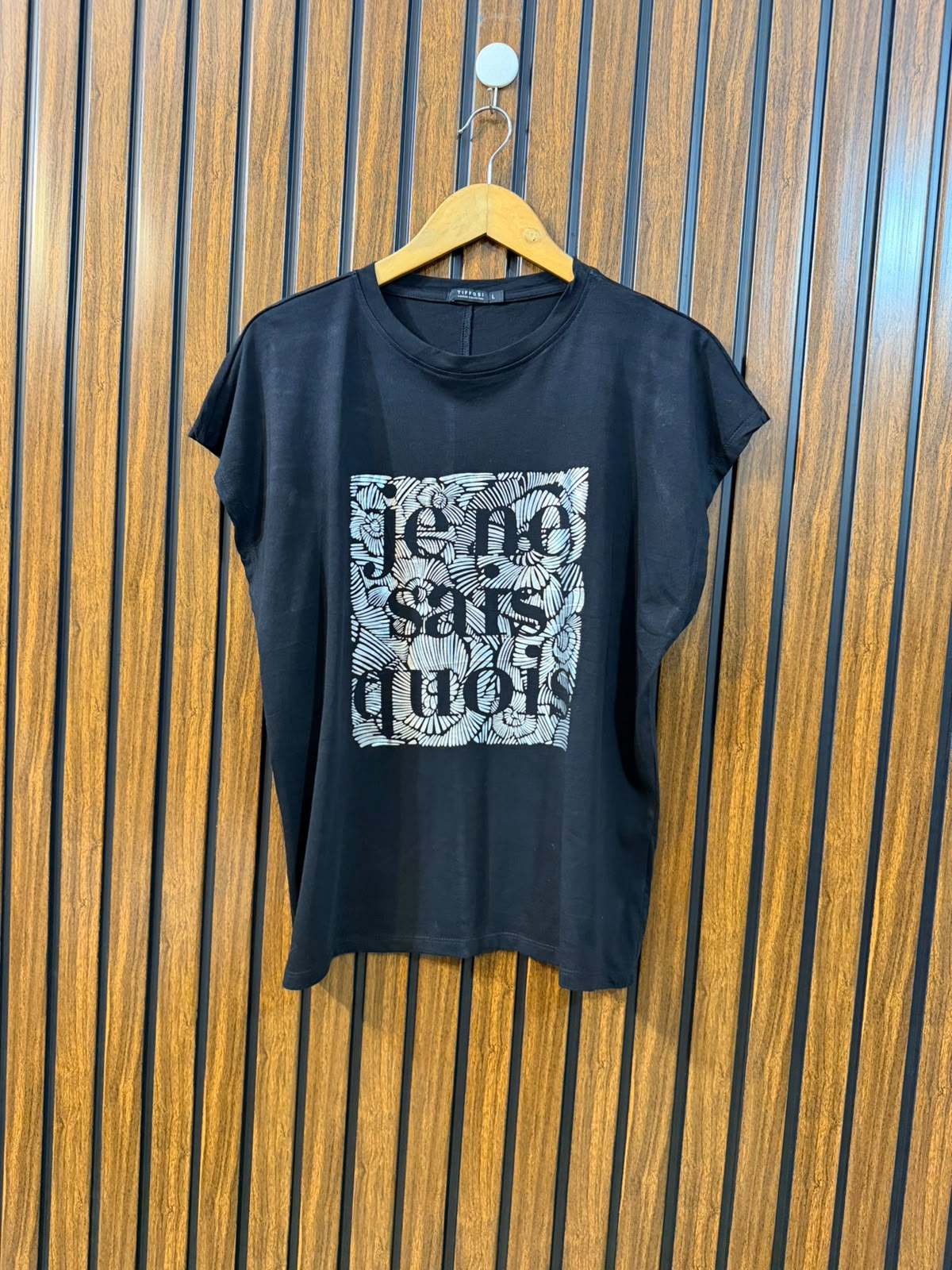 Chest 21  Length 24 Women's Trend T-Shirt