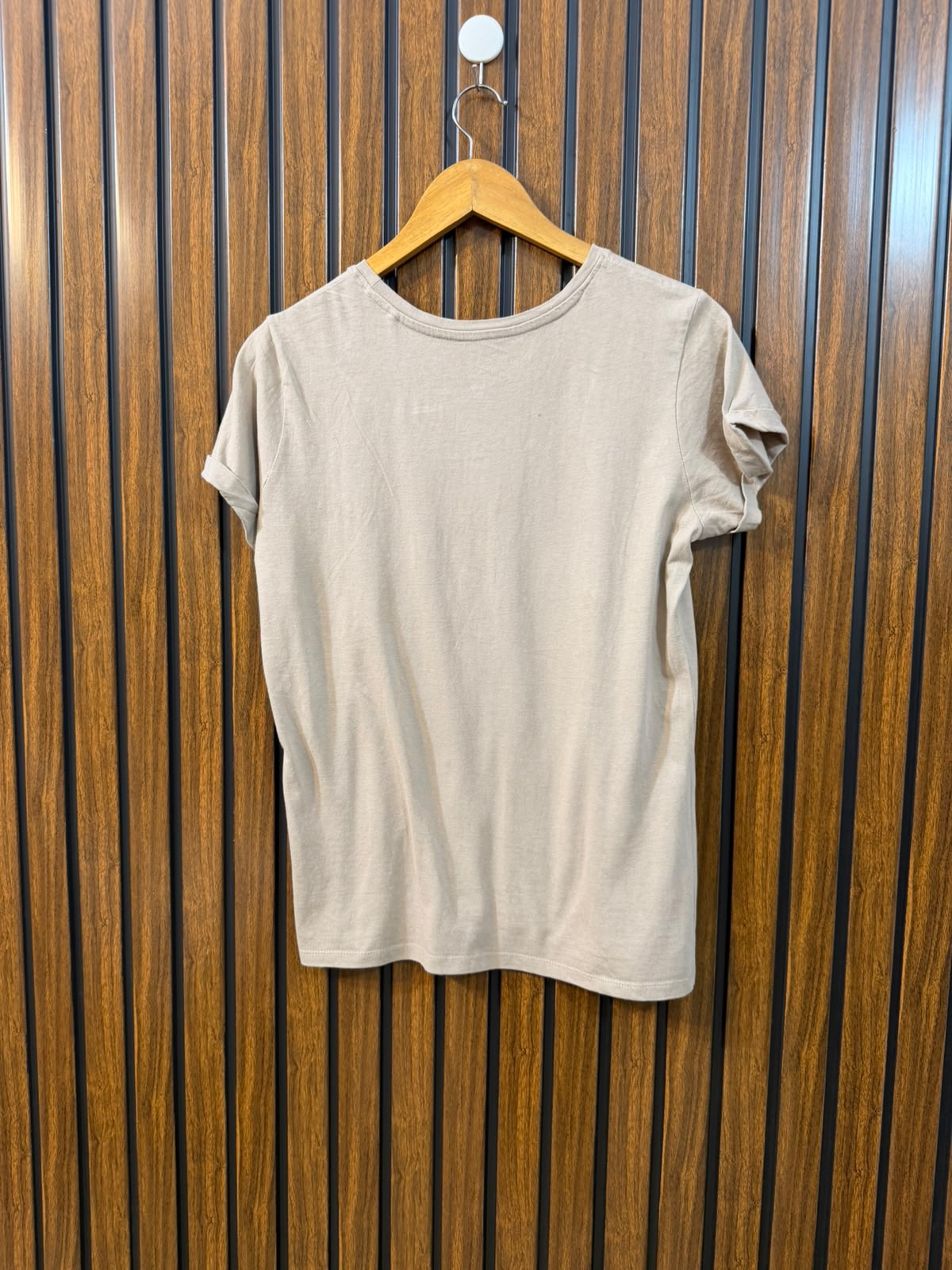 Chest 17  Length 22 Women's Signature T-Shirt