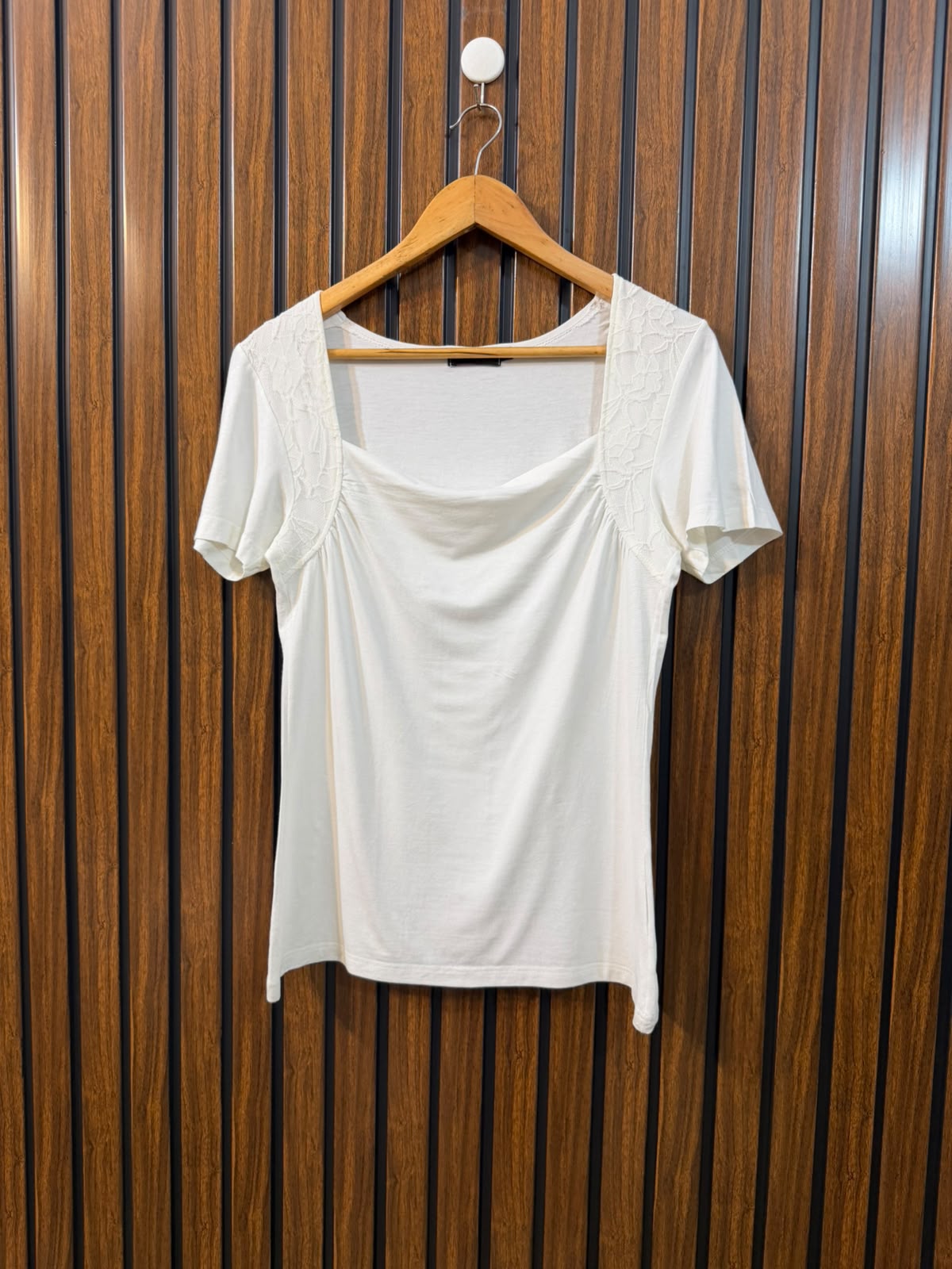 Chest 19  Length 23 Women's Modern T-Shirt
