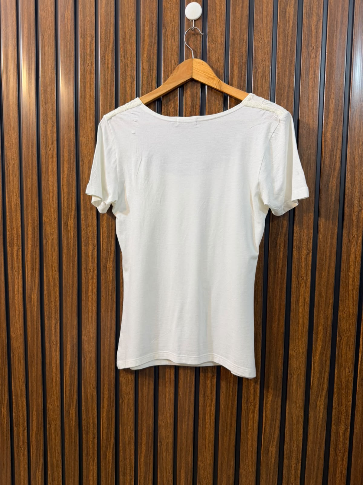 Chest 19  Length 23 Women's Modern T-Shirt