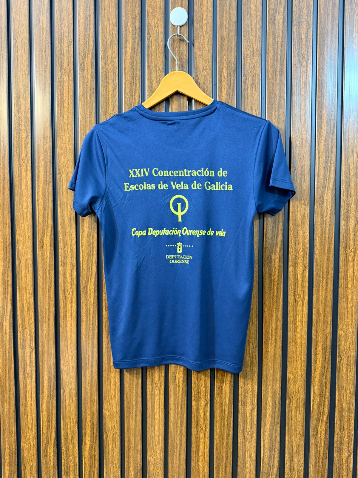 Chest 17  Length 20.5 Women's Trendy T-Shirt
