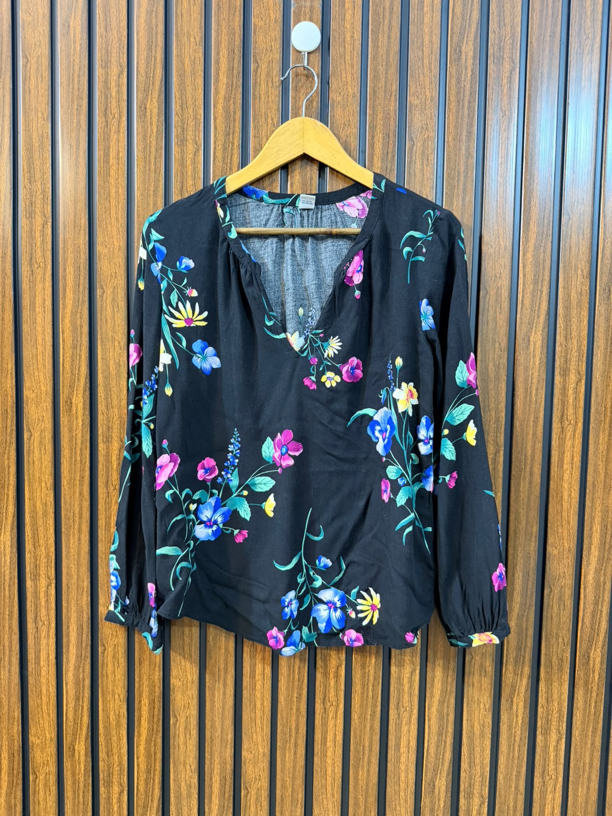 Chest 18  Lenght 22  Fabric linen Women's Chic Full Sleeve Top