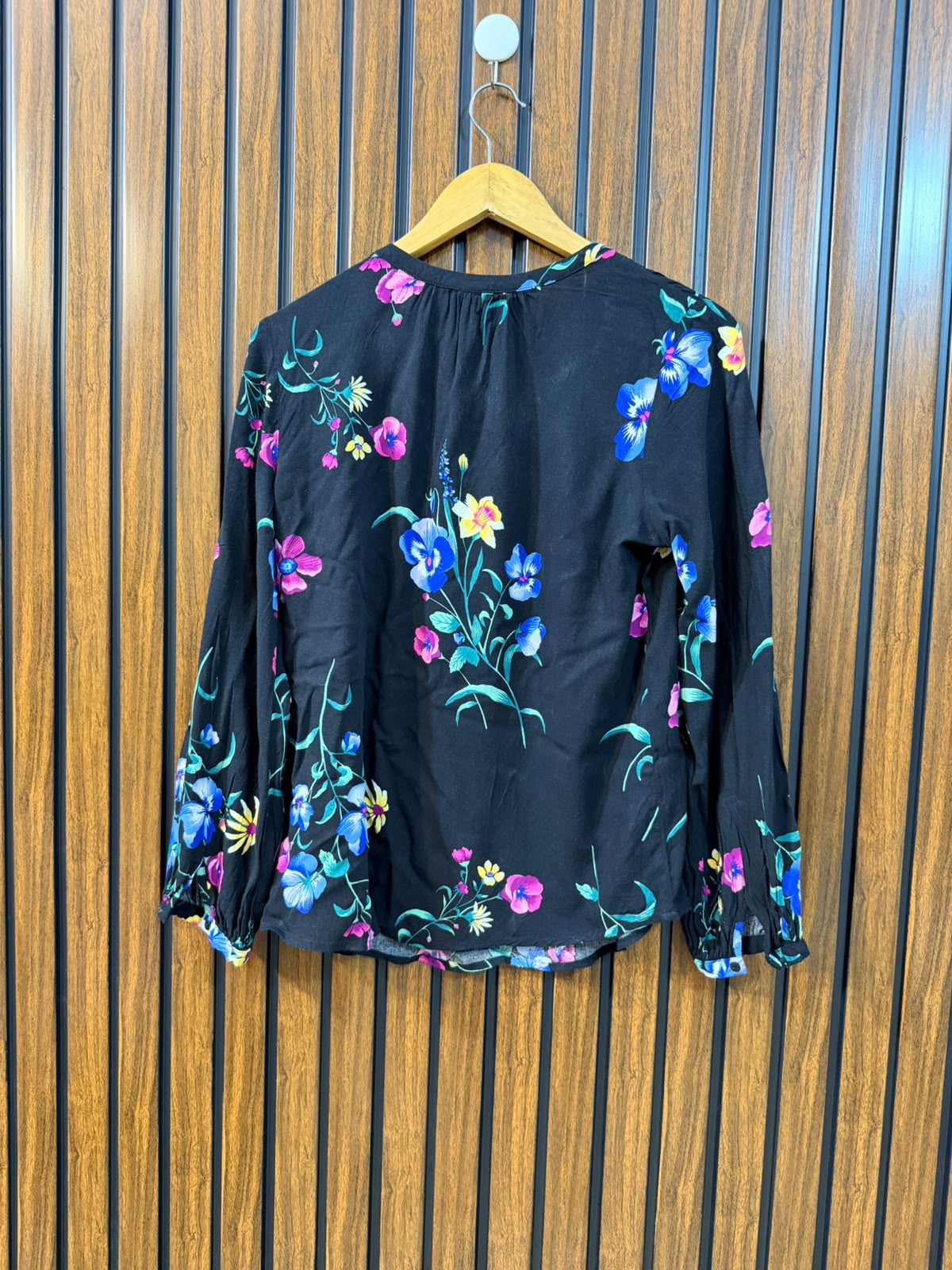 Chest 18  Lenght 22  Fabric linen Women's Chic Full Sleeve Top
