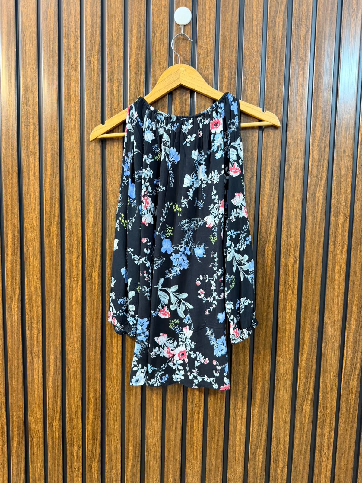 Chest 18  Lenght 25  Fabric linen Branded Women's Everyday Top