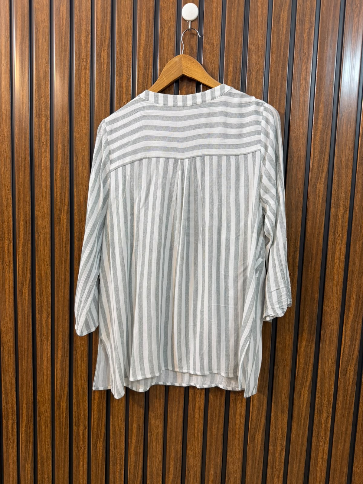 Chest 21  Lenght 26.5  Fabric rayon Women's Branded Fashion Top