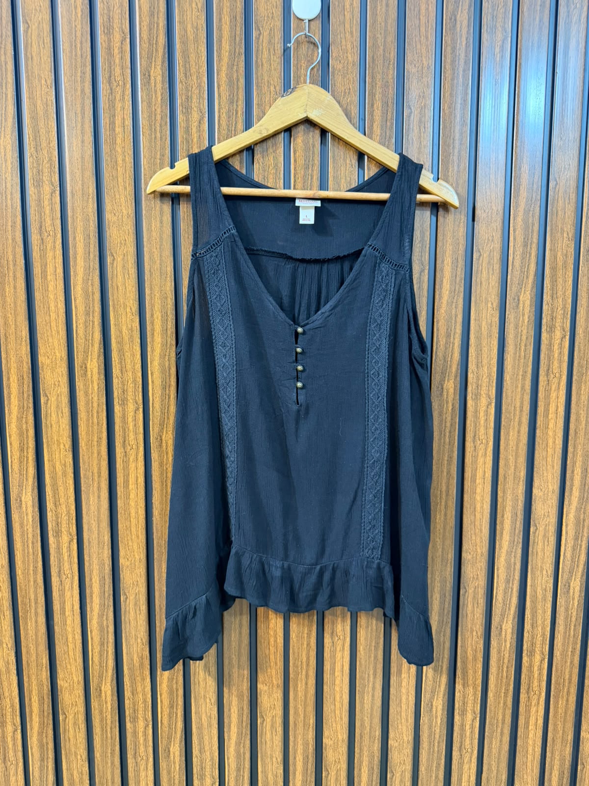 Chest 21  Length 26  Fabric Rayon Branded Women's Casual Sleeveless Top