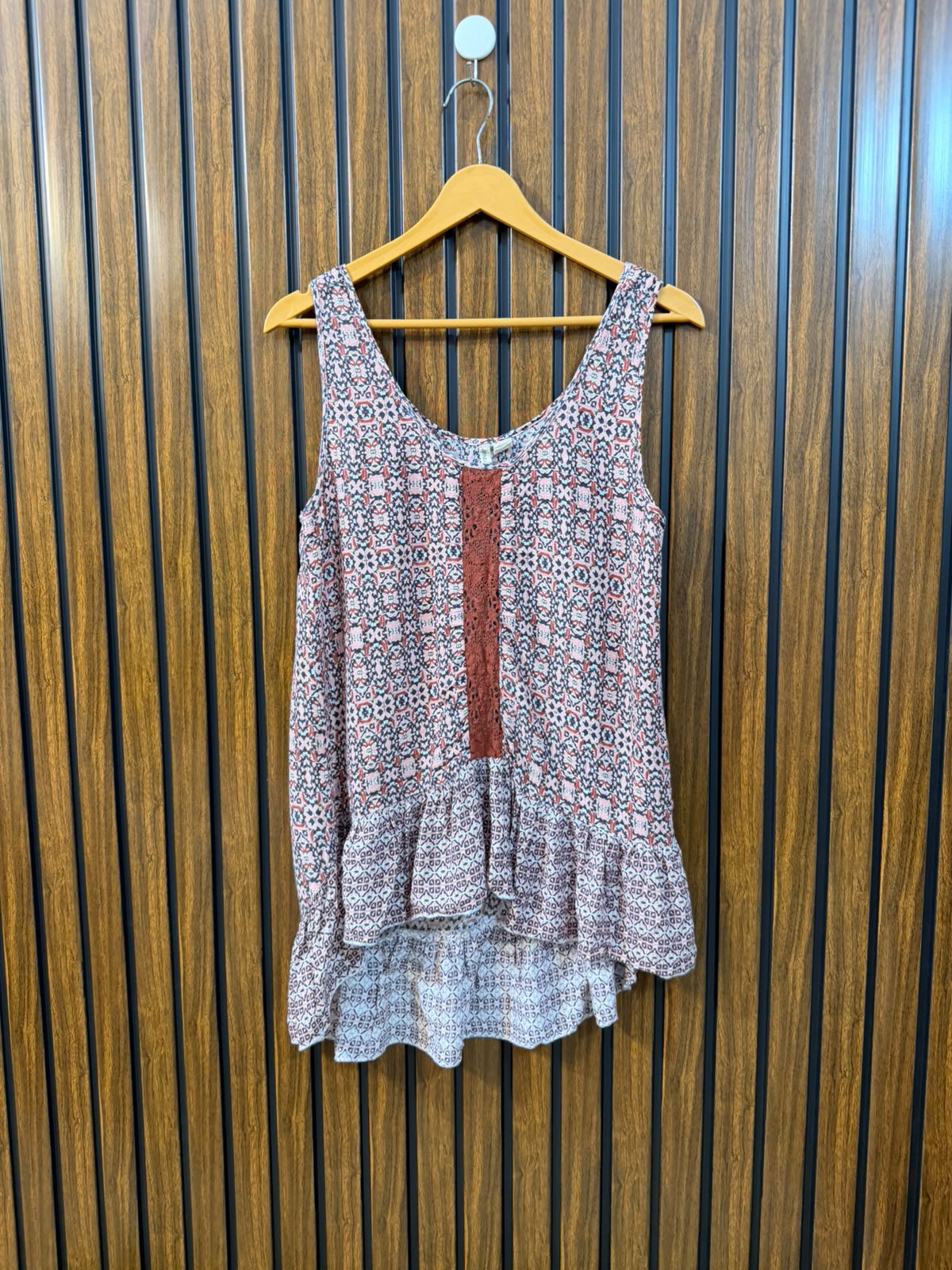 Chest 18  Length 19 To 24  Fabric Rayon Premium Women's Sleeveless Top