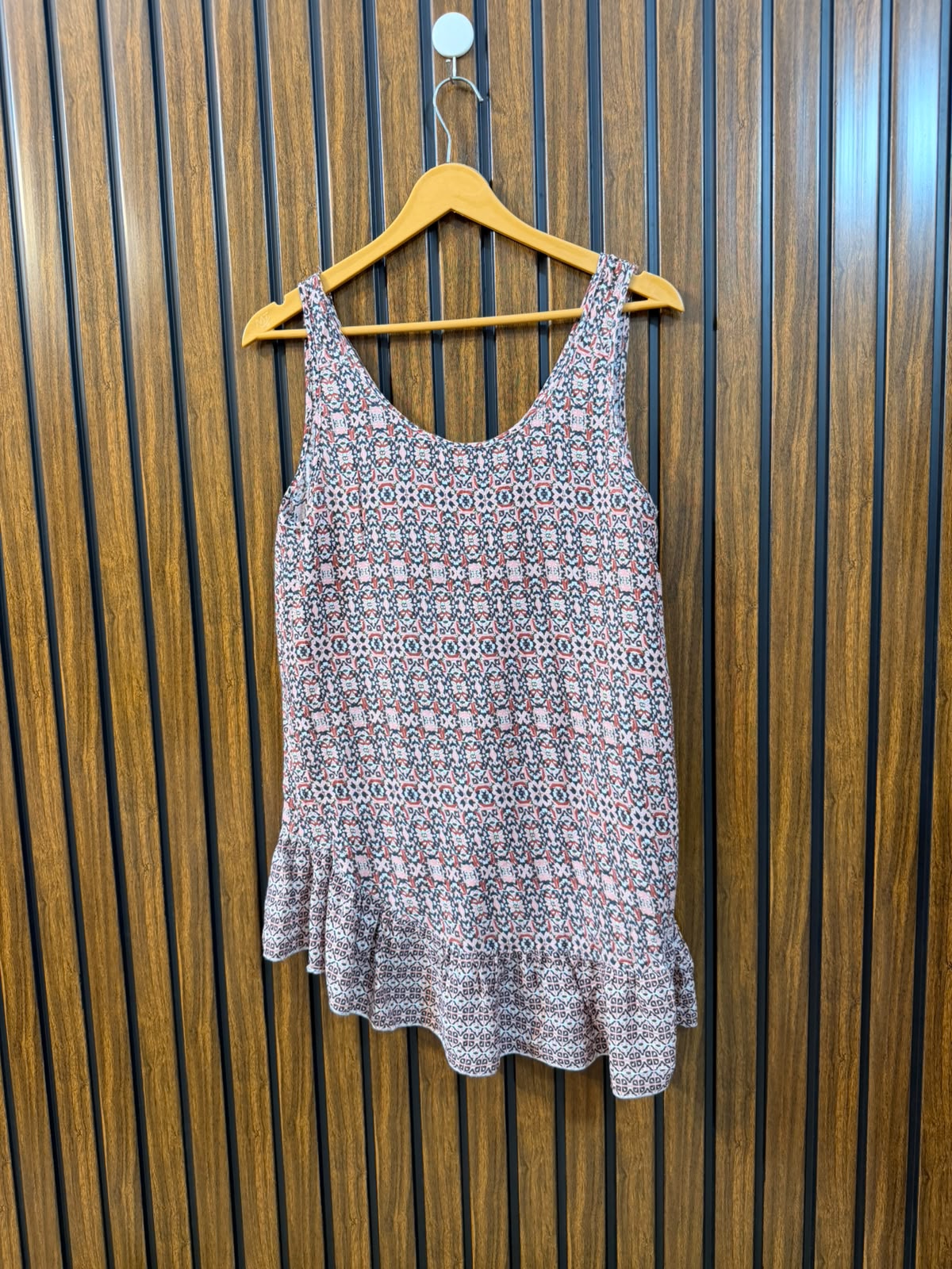 Chest 18  Length 19 To 24  Fabric Rayon Premium Women's Sleeveless Top