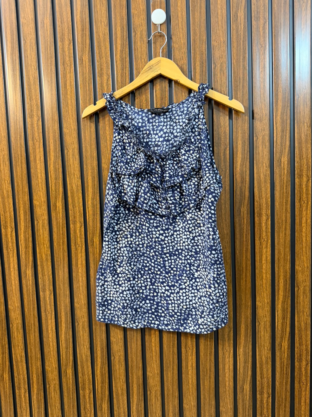 Chest 18  Length 24  Fabric Linen Branded Ladies Sleeveless Top