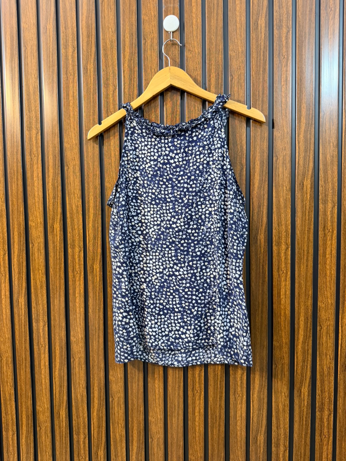 Chest 18  Length 24  Fabric Linen Branded Ladies Sleeveless Top