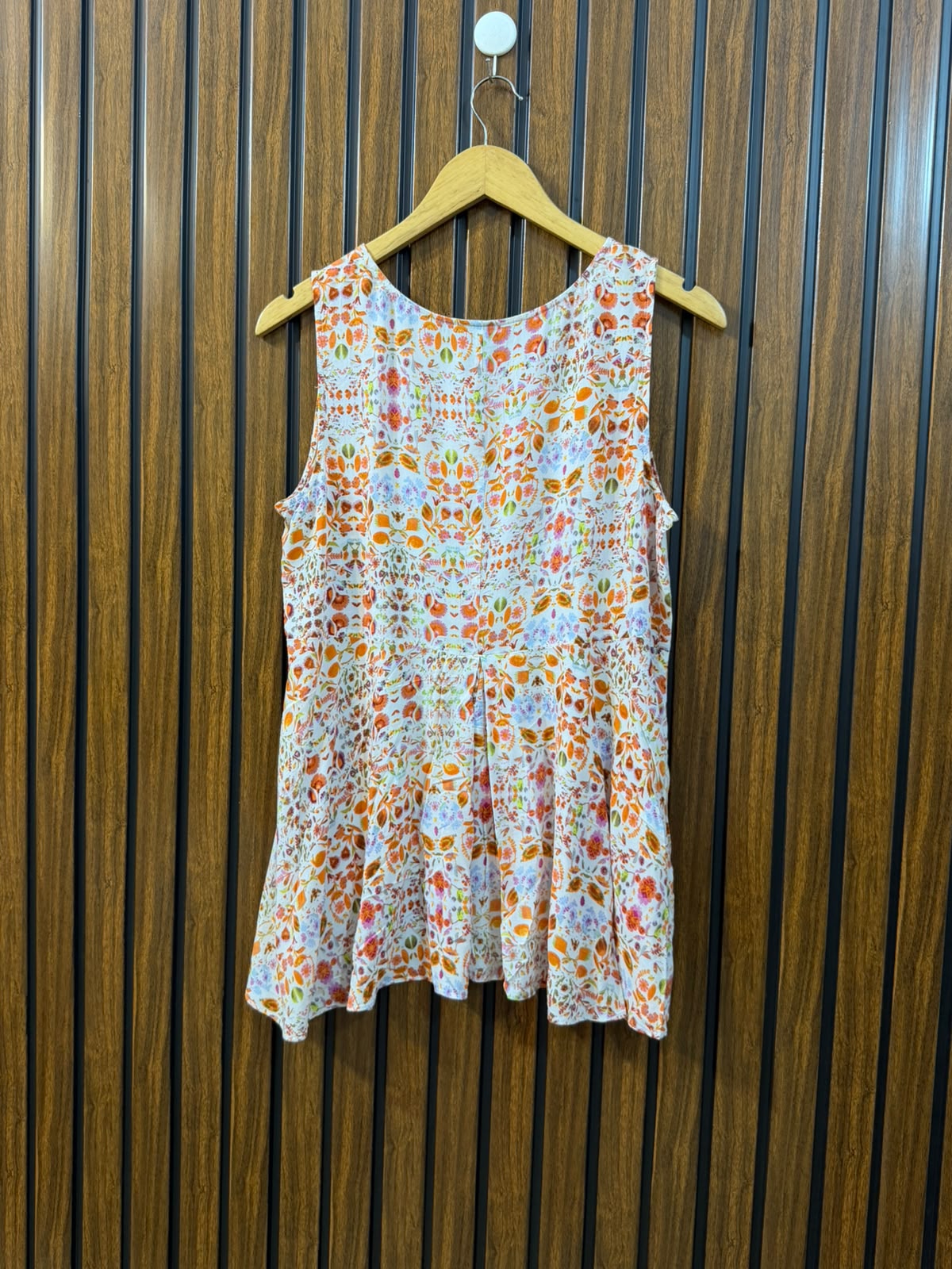 Chest 20  Length 21 To 24  Fabric Linen Stylish Women's Sleeveless Top