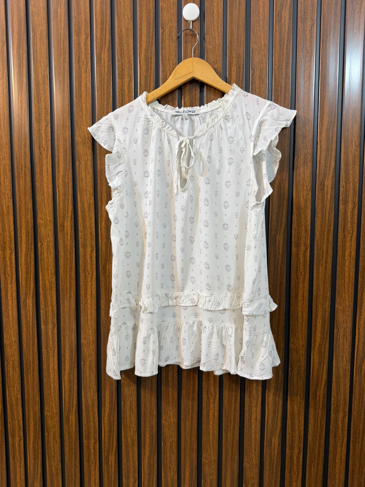 Chest 20  Length 25  Fabric Linen Modern Women's Sleeveless Top