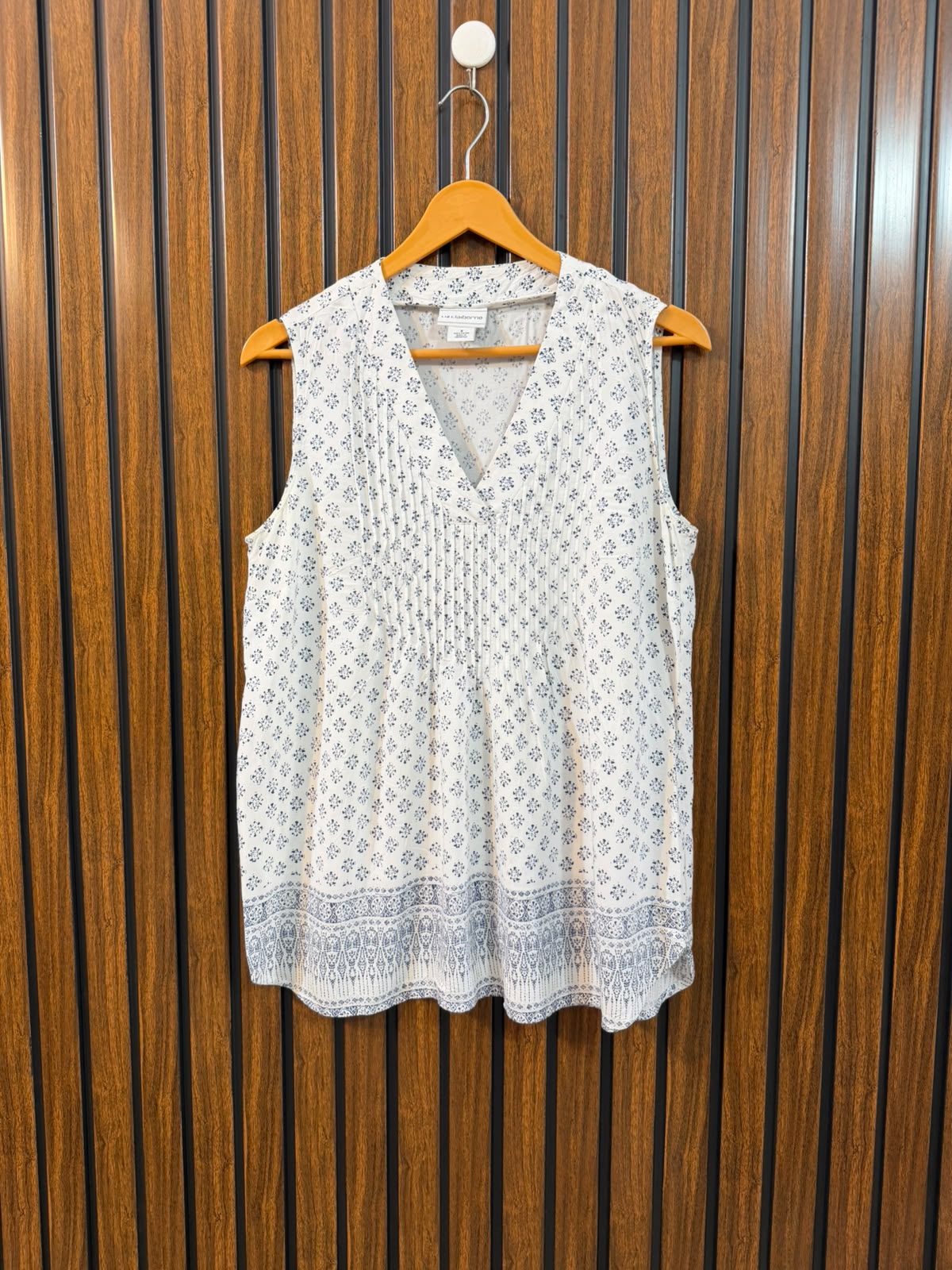 Chest 18  Length 27  Fabric Linen Branded Western Ladies Top