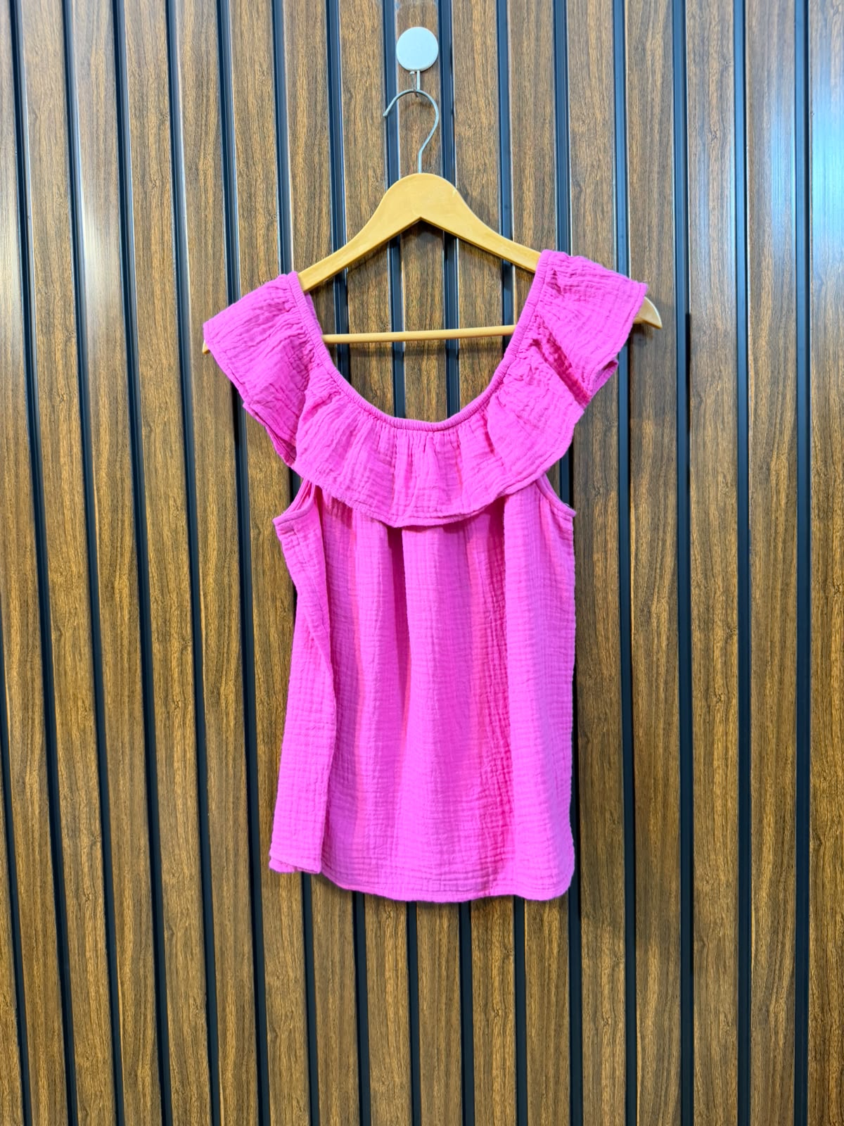 Chest 18  Length 19  Fabric Rayon Women's Signature Sleeveless Top
