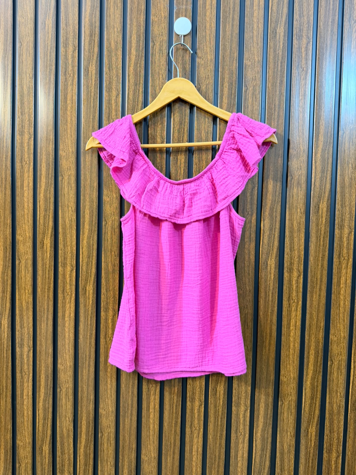 Chest 18  Length 19  Fabric Rayon Women's Signature Sleeveless Top