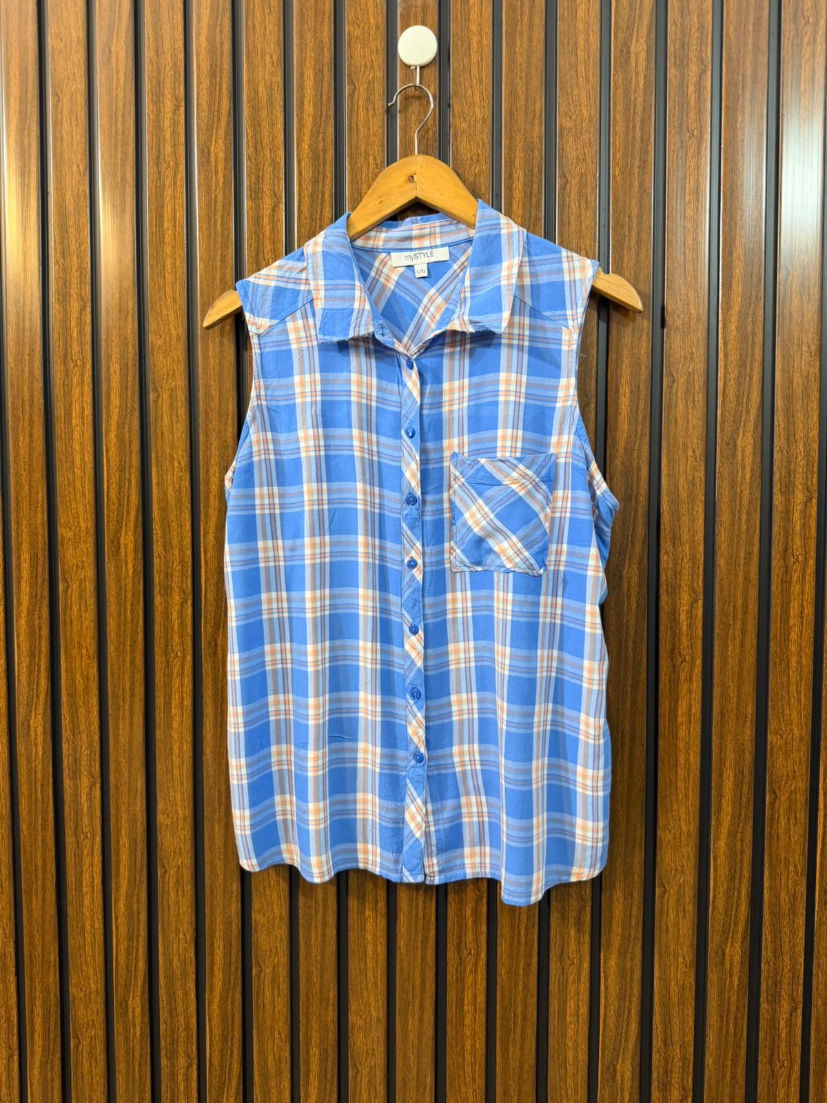 Chest 20  Length 23.5  Fabric Linen Women's Designer Sleeveless Top