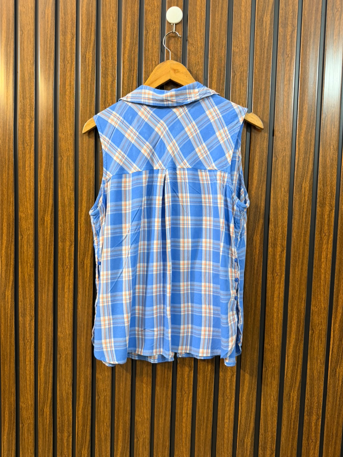 Chest 20  Length 23.5  Fabric Linen Women's Designer Sleeveless Top