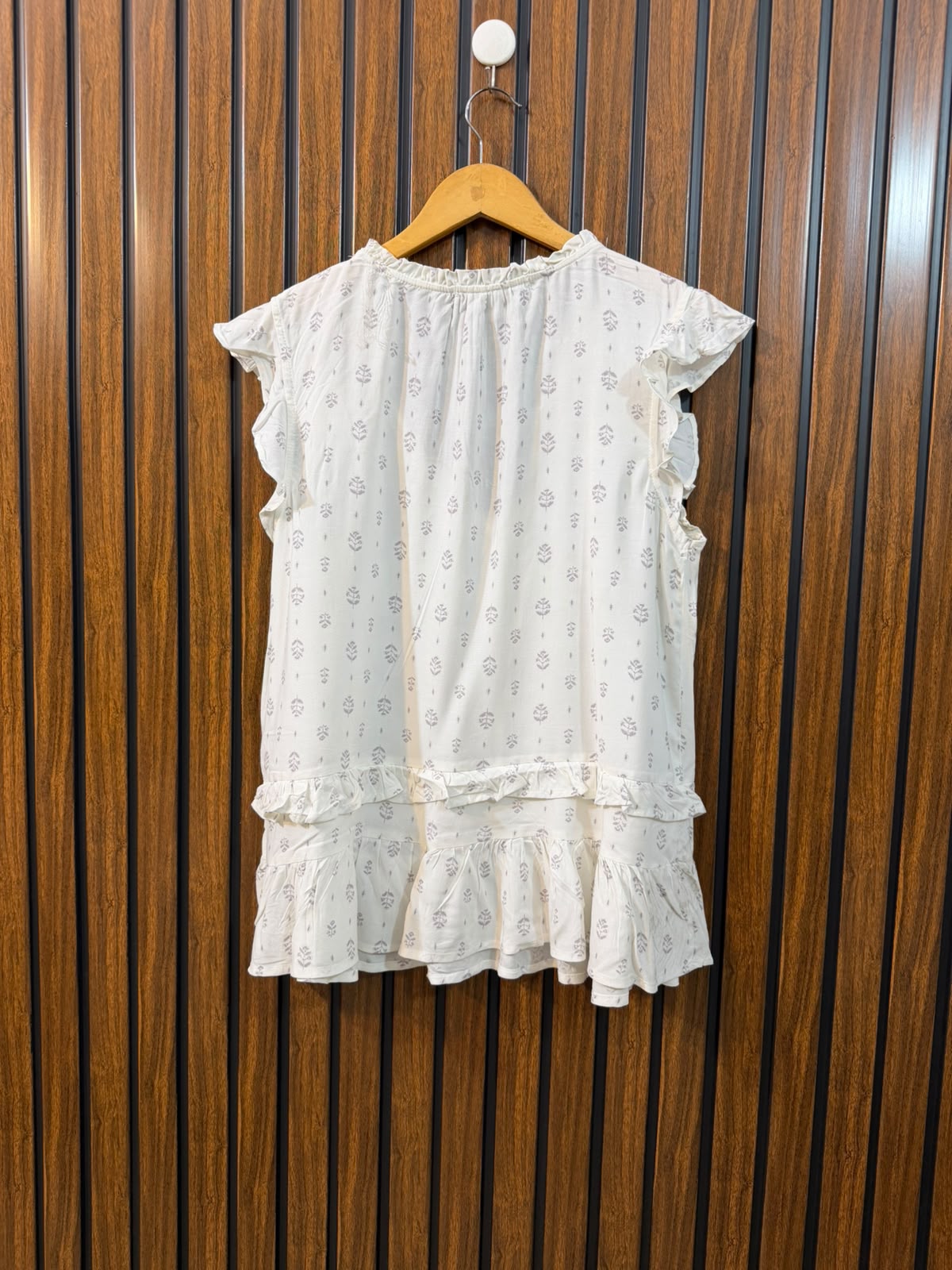 Chest 20  Length 25  Fabric Linen Modern Women's Sleeveless Top