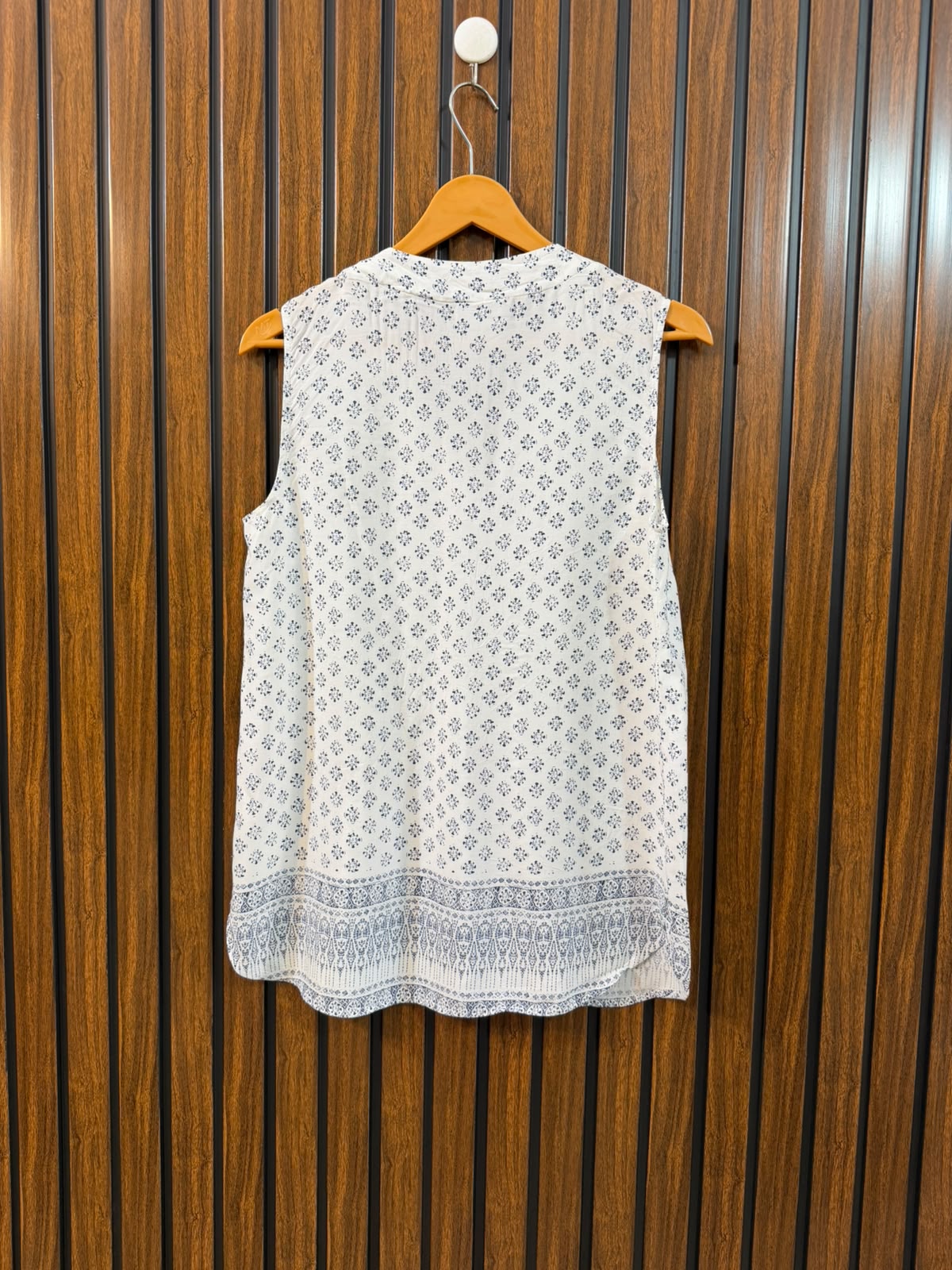 Chest 18  Length 27  Fabric Linen Branded Western Ladies Top