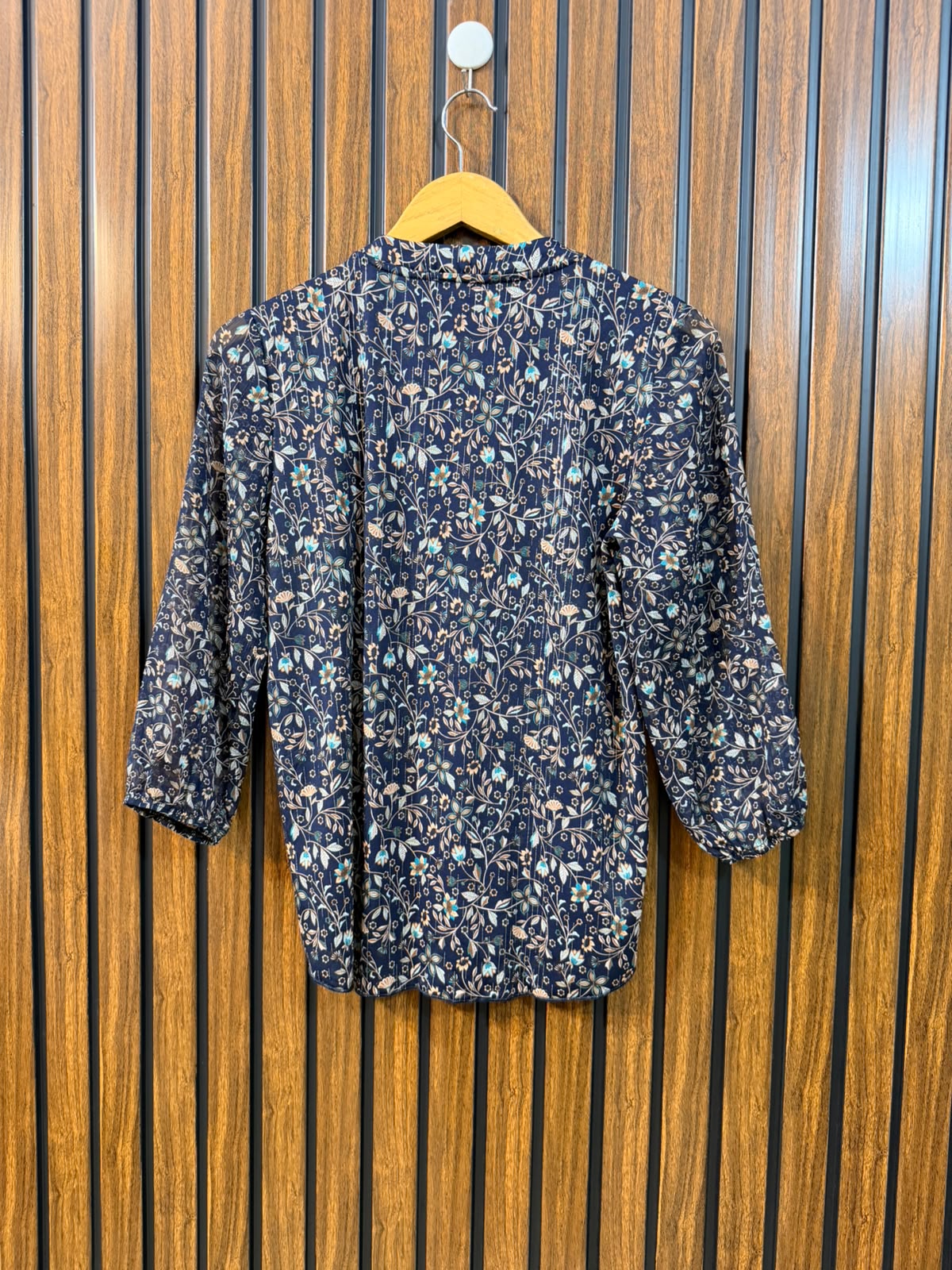Chest 19  Length 23  Sleeve Fabric Chiffon  Other Fabric Silk Jersey Western Branded Women's Full Sleeve Top