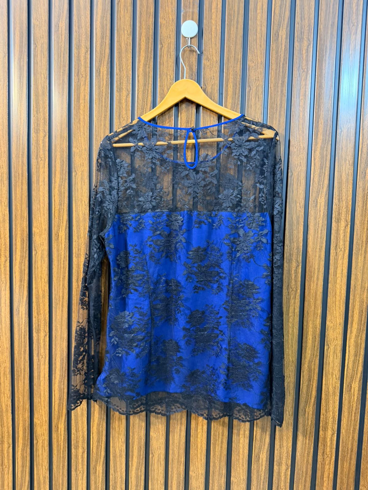 Chest 18  Length 26  Fabric Net Branded Women's Full Sleeve Top