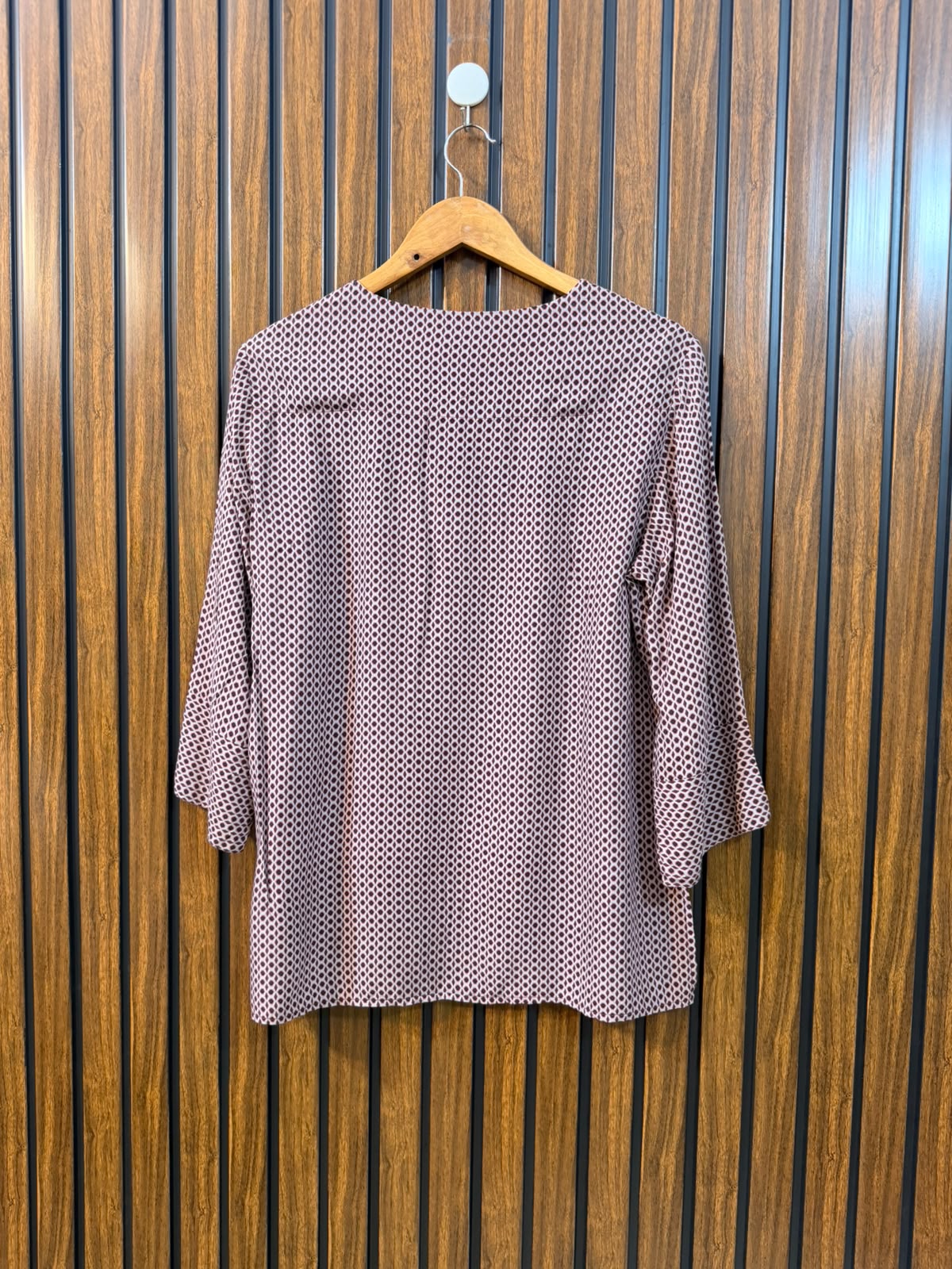 Chest 17  Length 24 To 25  Fabric Silk Women's Exclusive Full Sleeve Top