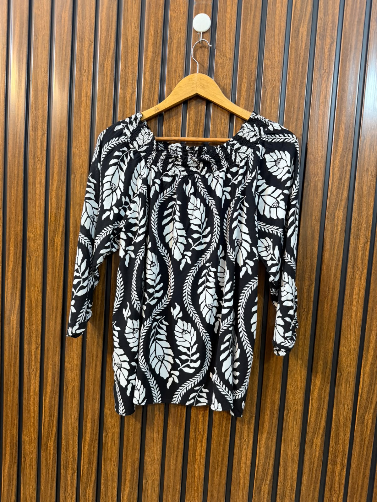 Chest 20  Length 23  Fabric Linen Women's Trendy Top Collection