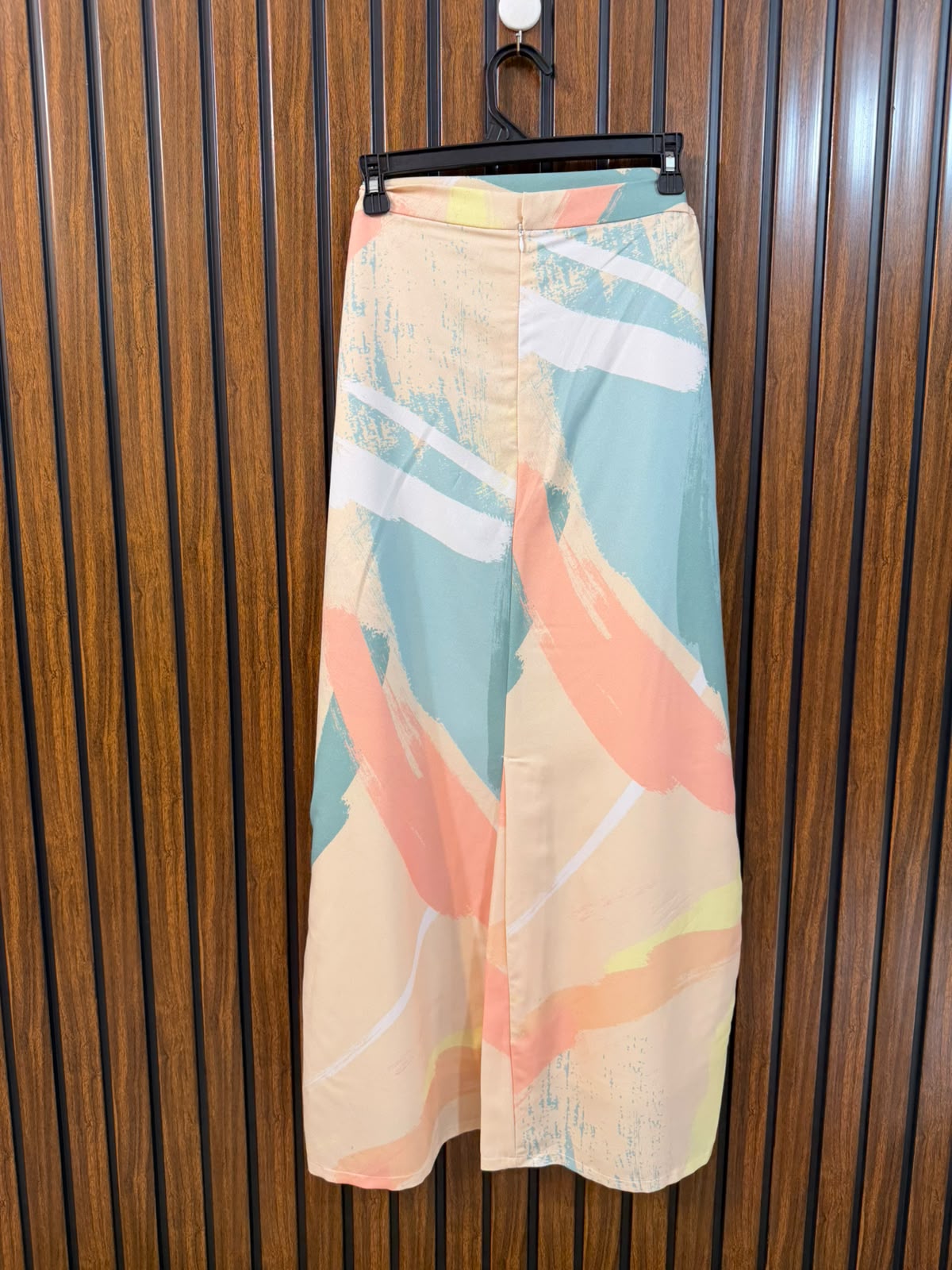 Waist 35  Lenght 39  Fabric silk Stylish Women's Skirt