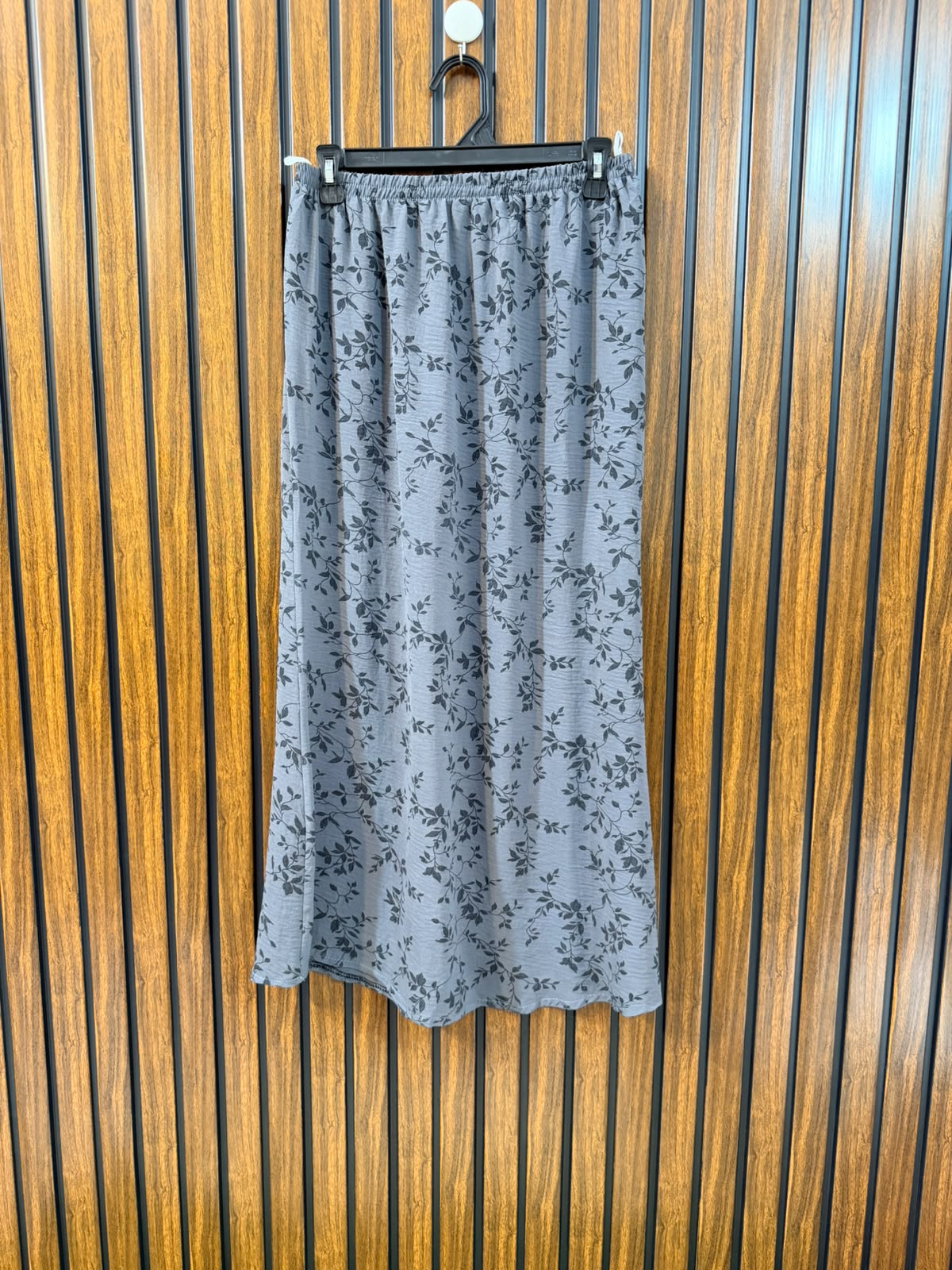 Waist 30  Lenght 35  Fabric chiffon Women's Branded Skirt Collection
