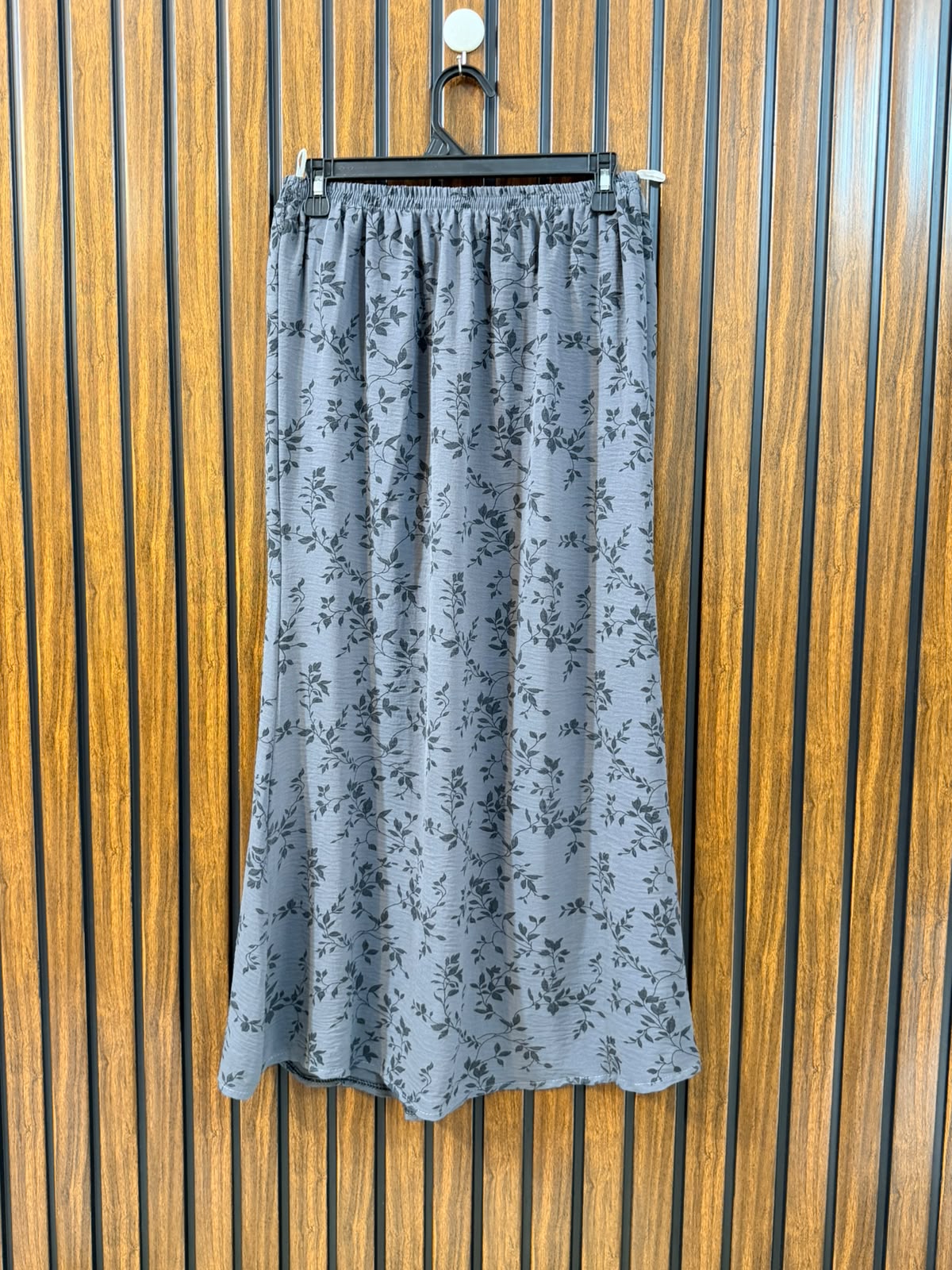 Waist 30  Lenght 35  Fabric chiffon Women's Branded Skirt Collection