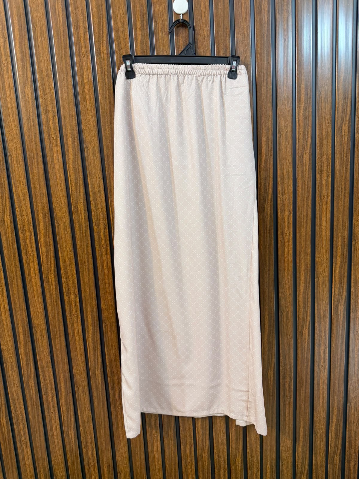 Waist 30 to 32  Lenght 39  Fabric silk Branded Western Ladies Skirt