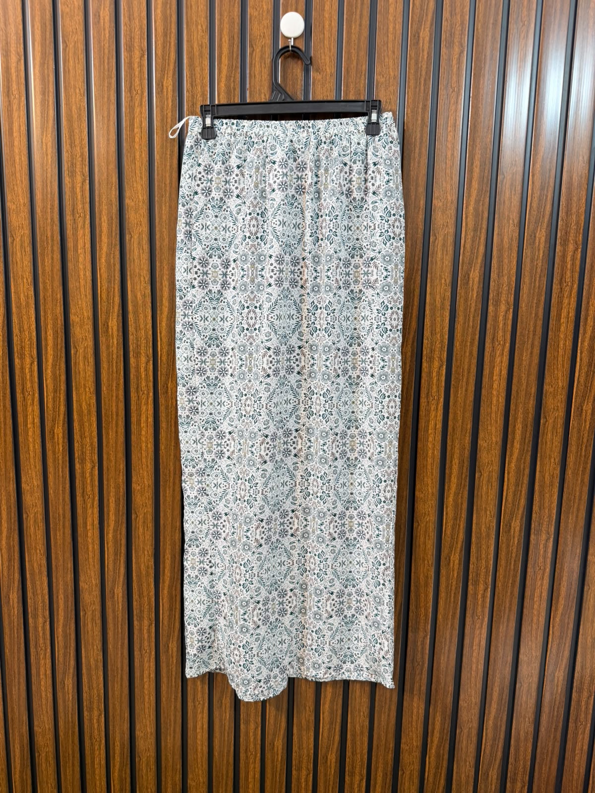 Waist 28  Lenght 39  Fabric silk Women's Quality Skirt