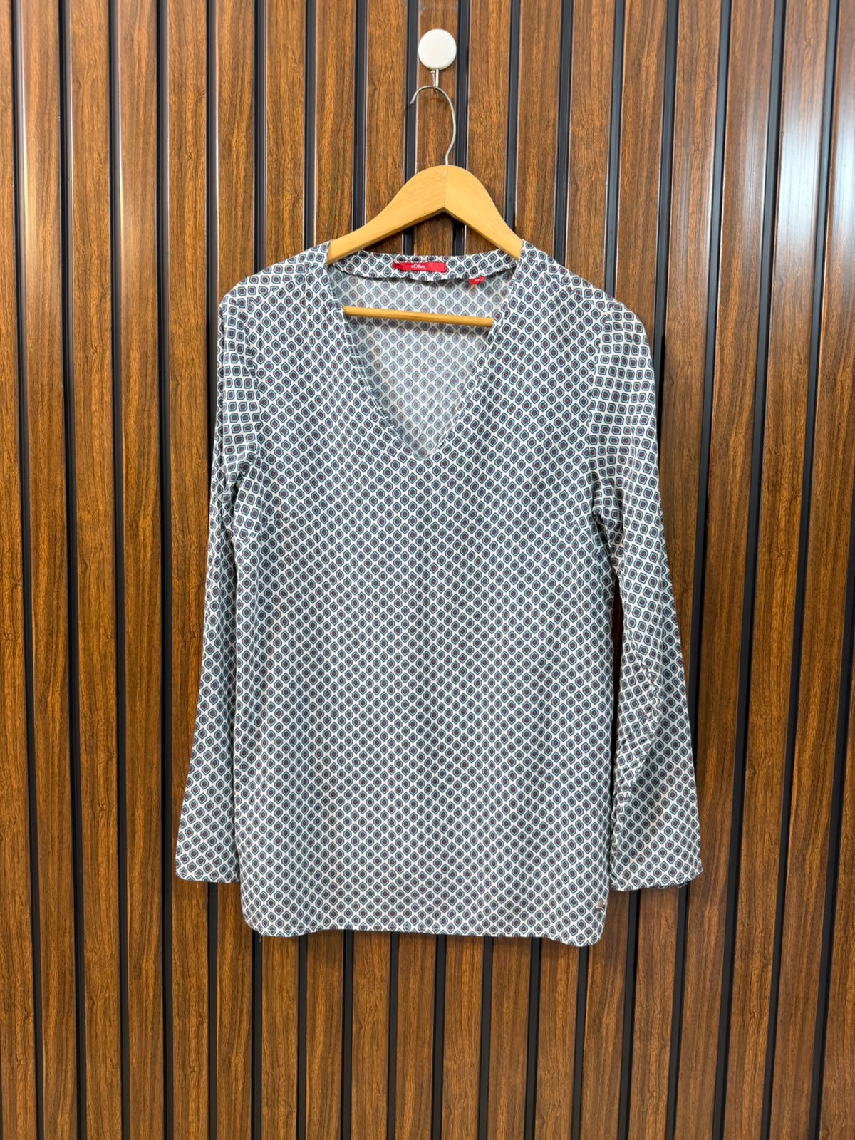 Chest 17  Lenght 27  Fabric Linen Stylish Western Women's Full Sleeve Top