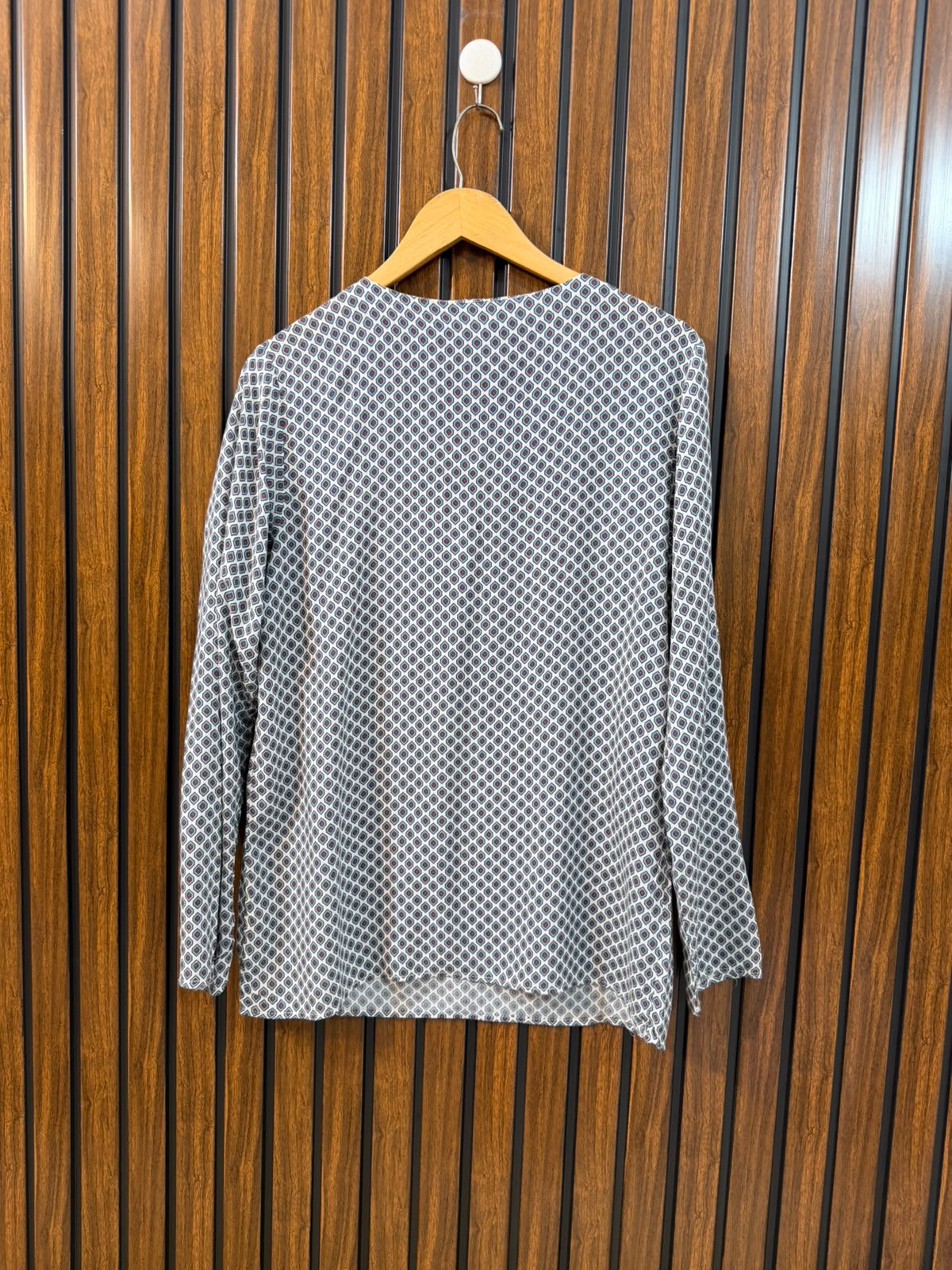 Chest 17  Lenght 27  Fabric Linen Stylish Western Women's Full Sleeve Top