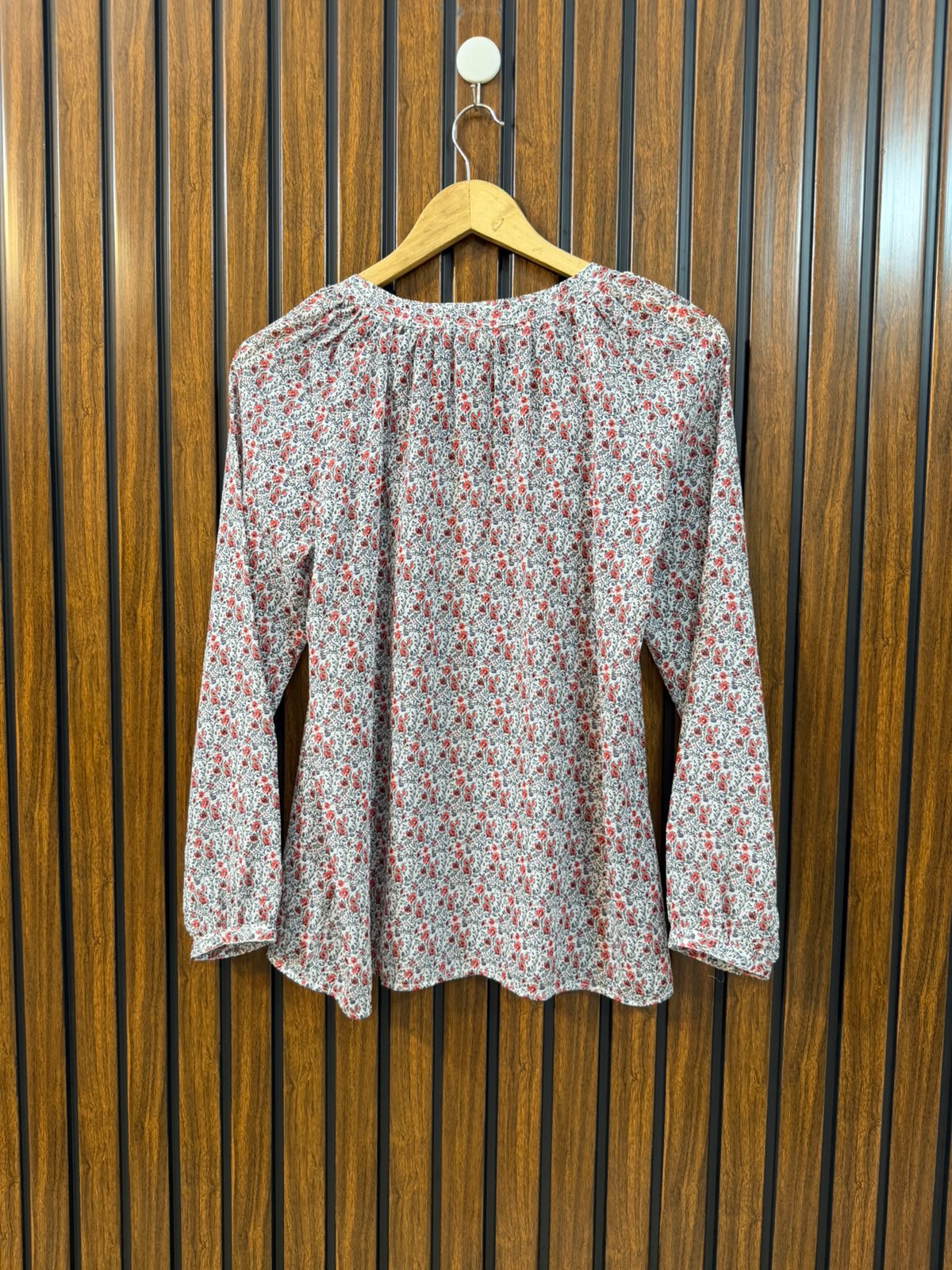 Chest 19  Lenght 23  Fabric Chiffon Women's Western Trend Full Sleeve Top
