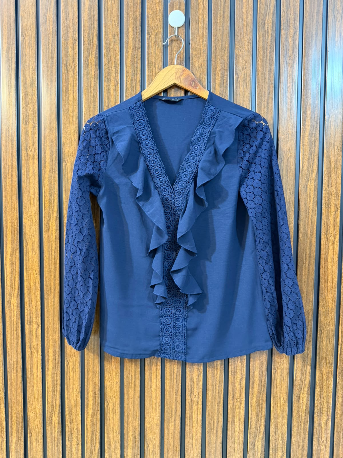 Chest 17  Lenght 23  Sleeve Fabric Net Other Fabric Silk Western Women's Signature Full Sleeve Top