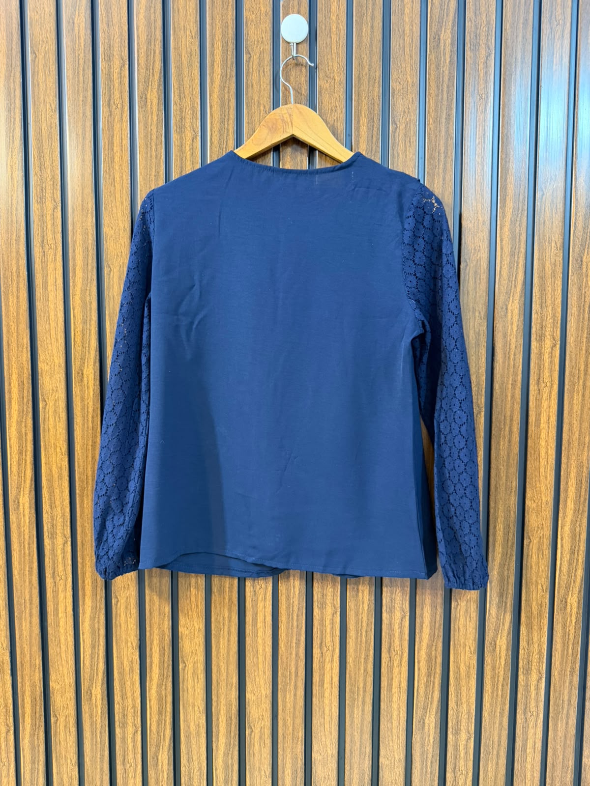 Chest 17  Lenght 23  Sleeve Fabric Net Other Fabric Silk Western Women's Signature Full Sleeve Top