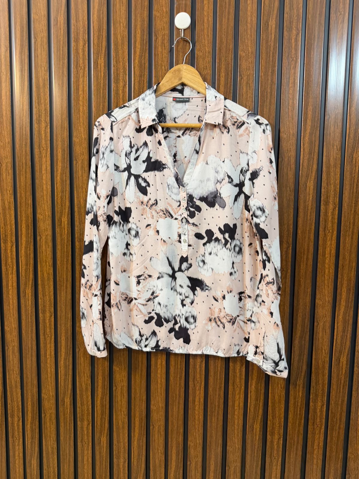 Chest 17  Lenght 24  Fabric Linen Western Women's Elegant Fashion Top