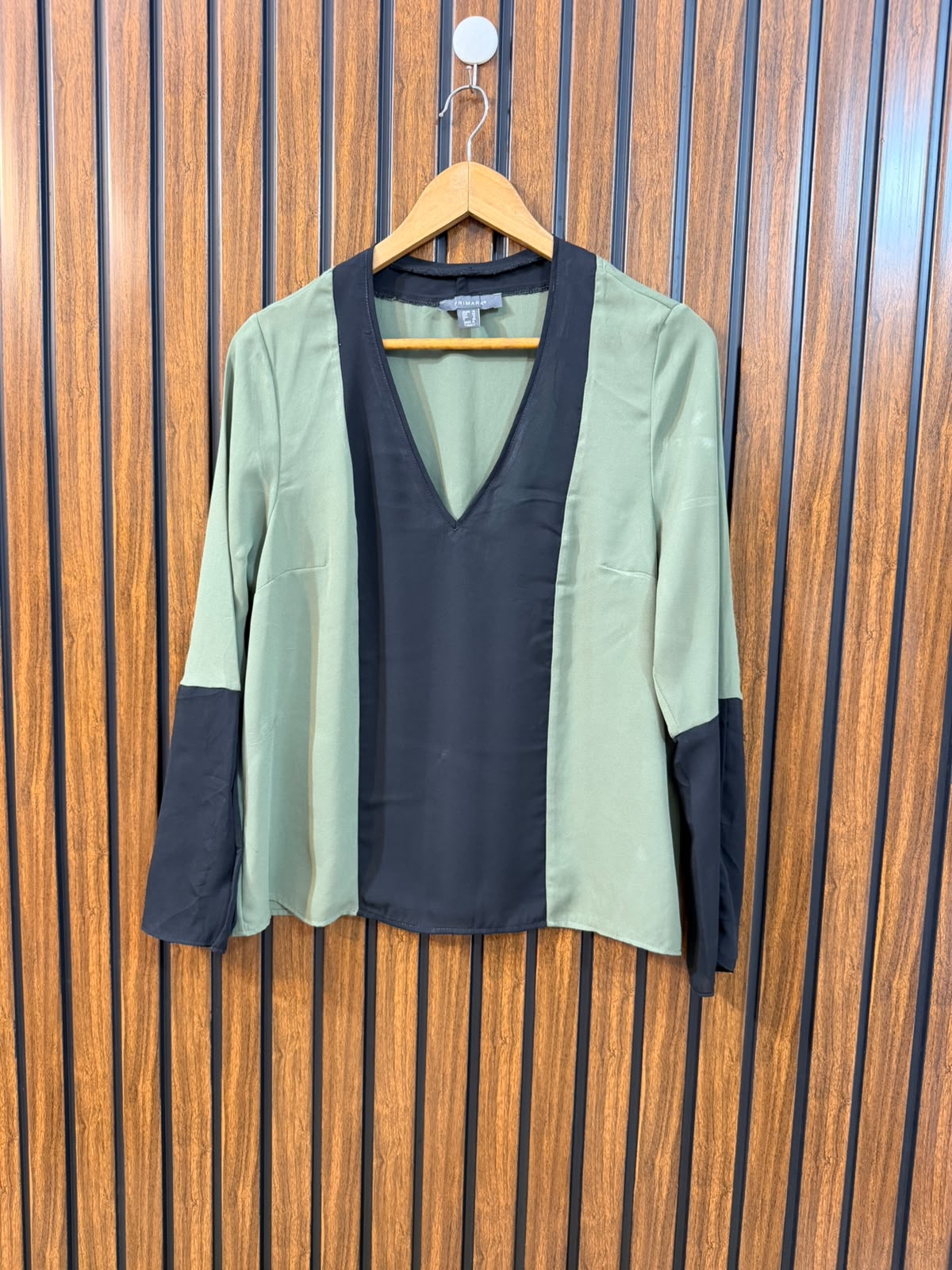 Chest 19  Length 22.5  Fabric Chiffon Western Women's Wardrobe Full Sleeve Top