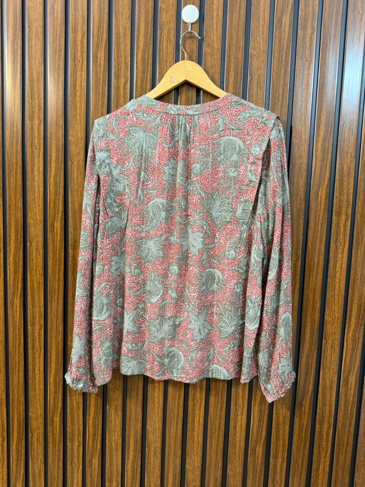 Chest 21  Length 24  Fabric Rayon Western Women's Timeless Full Sleeve Top